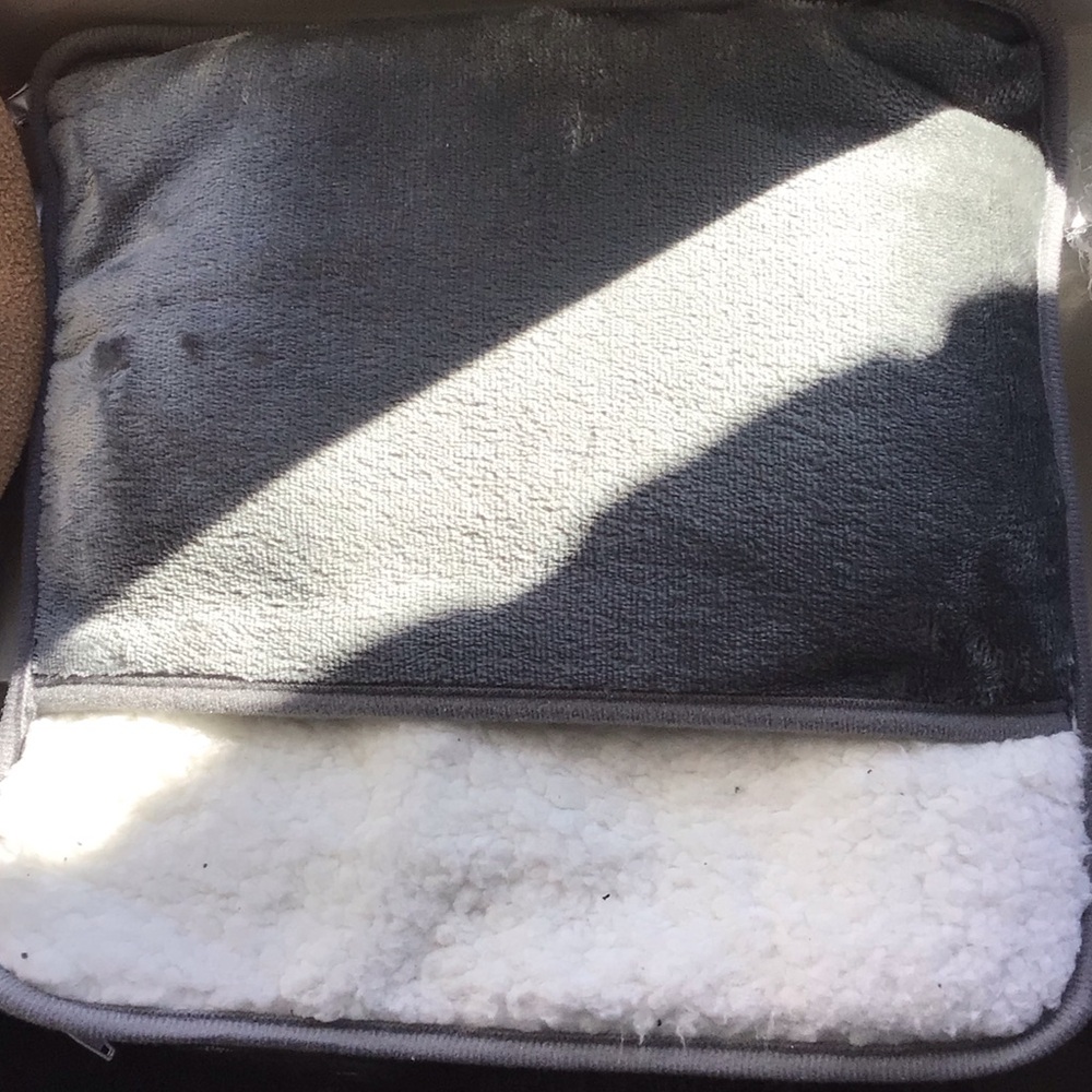 Electric heating foot pad